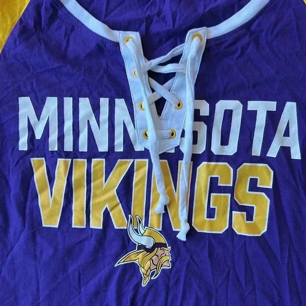 New Era Top Purple Minnesota Vikings Lace Up Short Sleeve Tee Shirt Size Medium - Picture 6 of 8